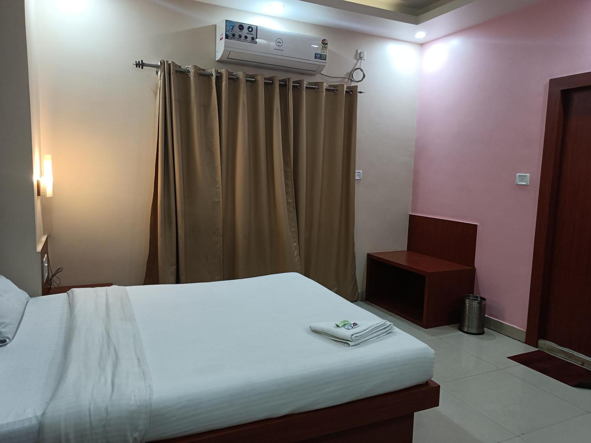 Hotel Sudakshina By Roh Silchar Kültér fotó
