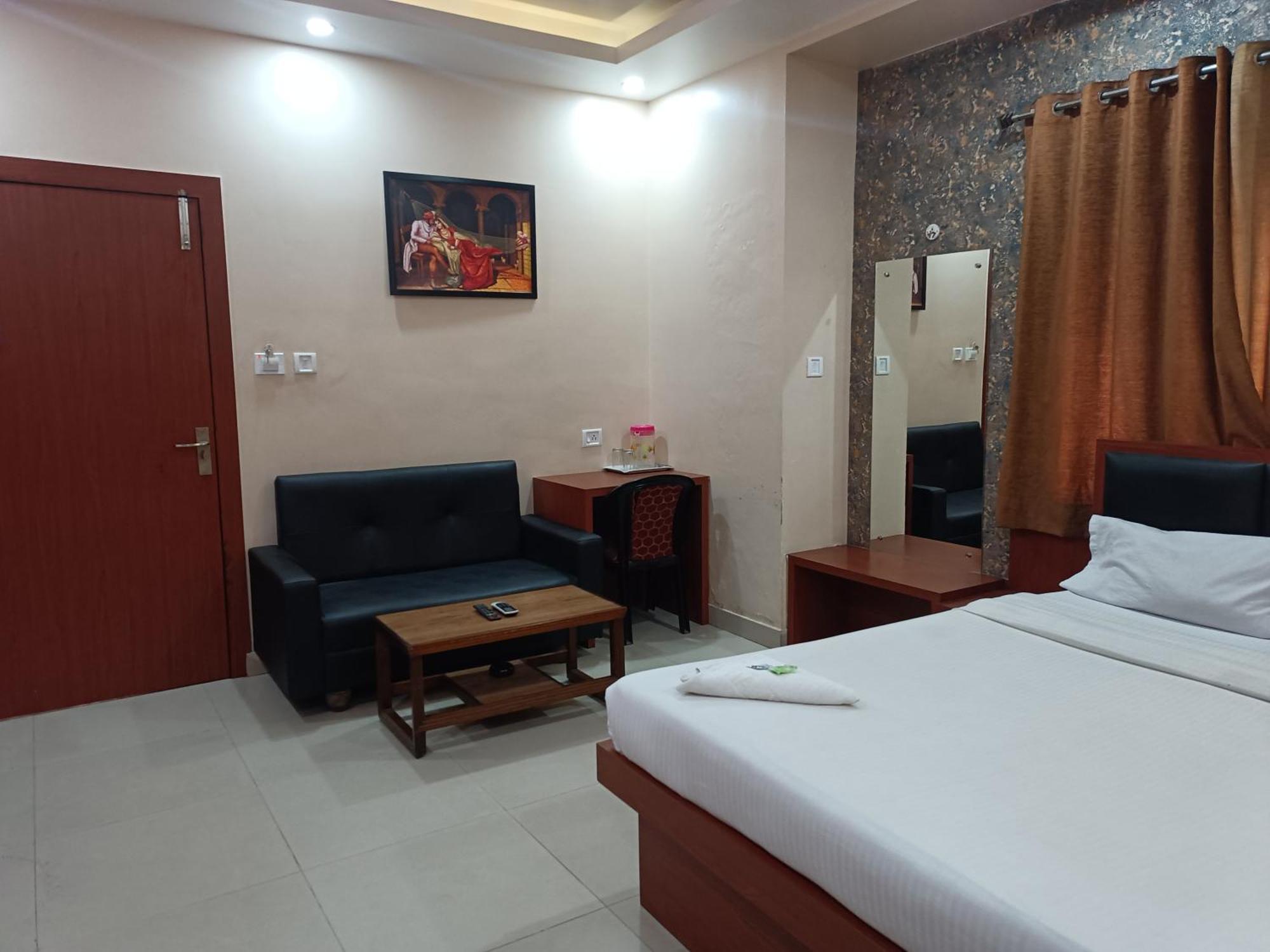 Hotel Sudakshina By Roh Silchar Kültér fotó