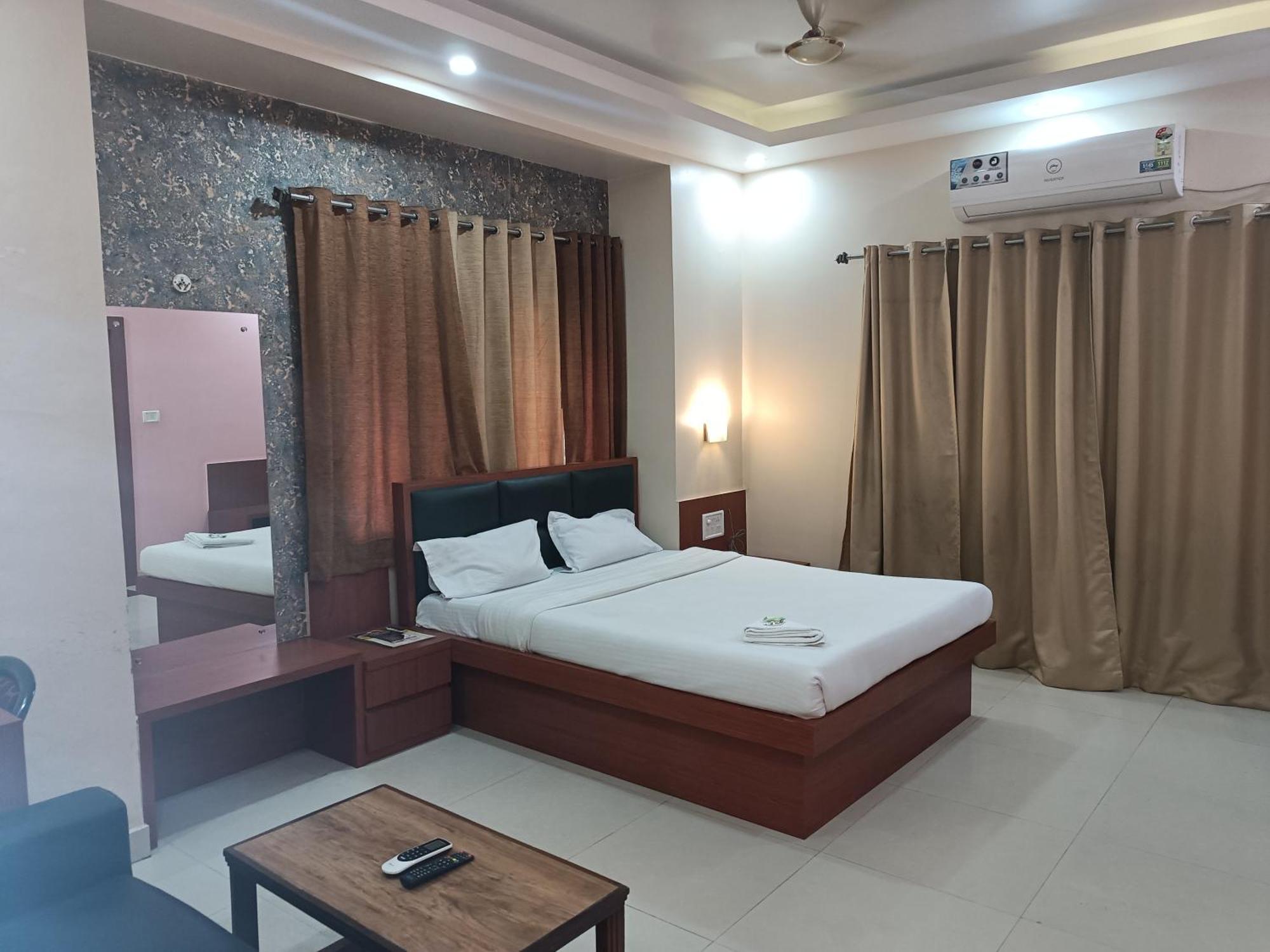 Hotel Sudakshina By Roh Silchar Kültér fotó