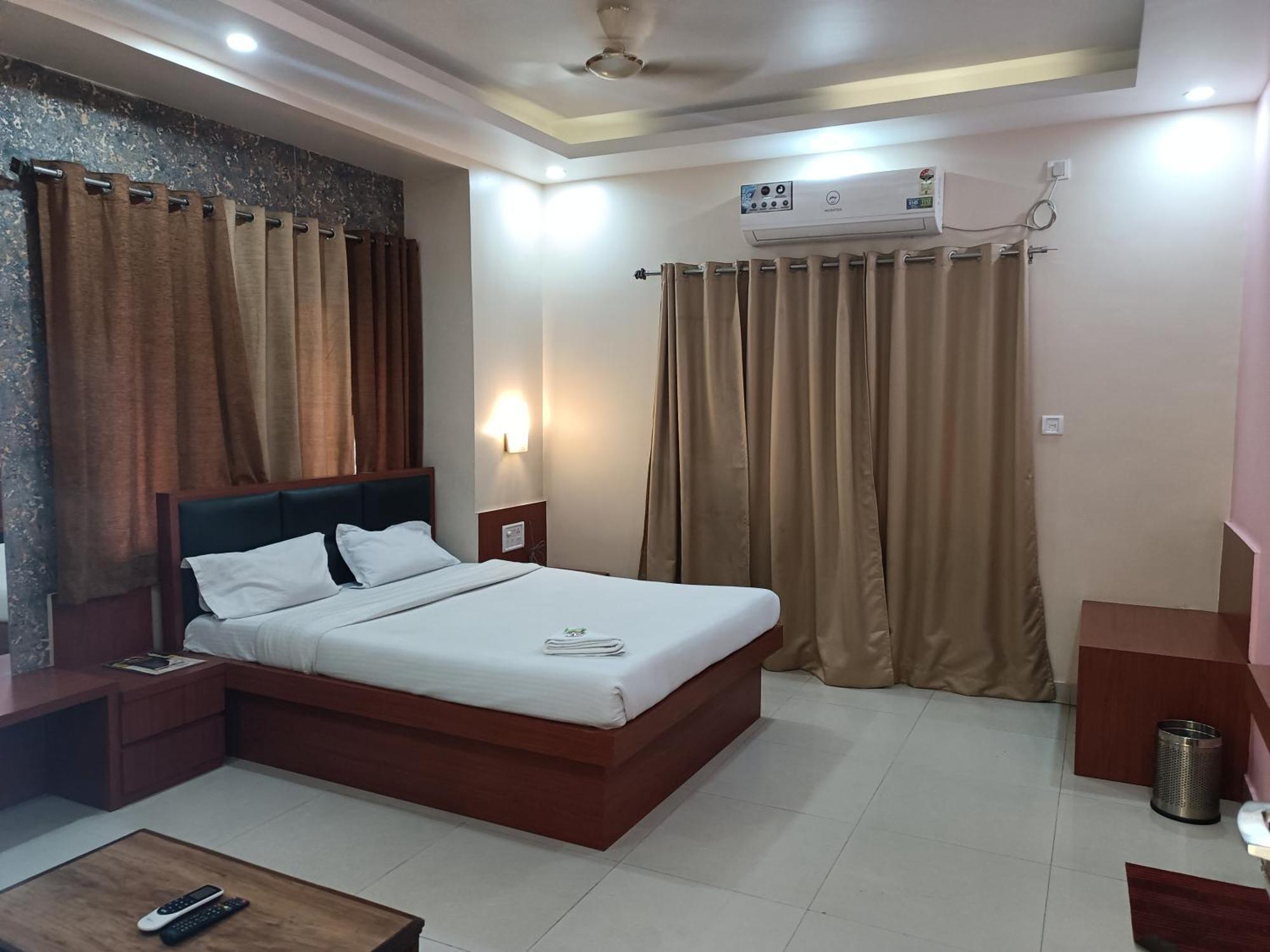 Hotel Sudakshina By Roh Silchar Kültér fotó
